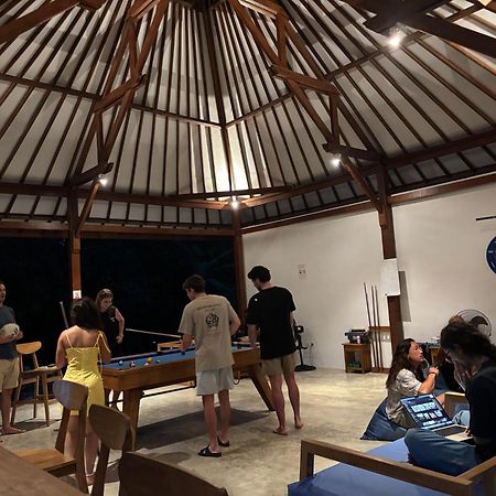 Castaway Island Hostel นูซาเลมโบงัน ภายนอก รูปภาพ