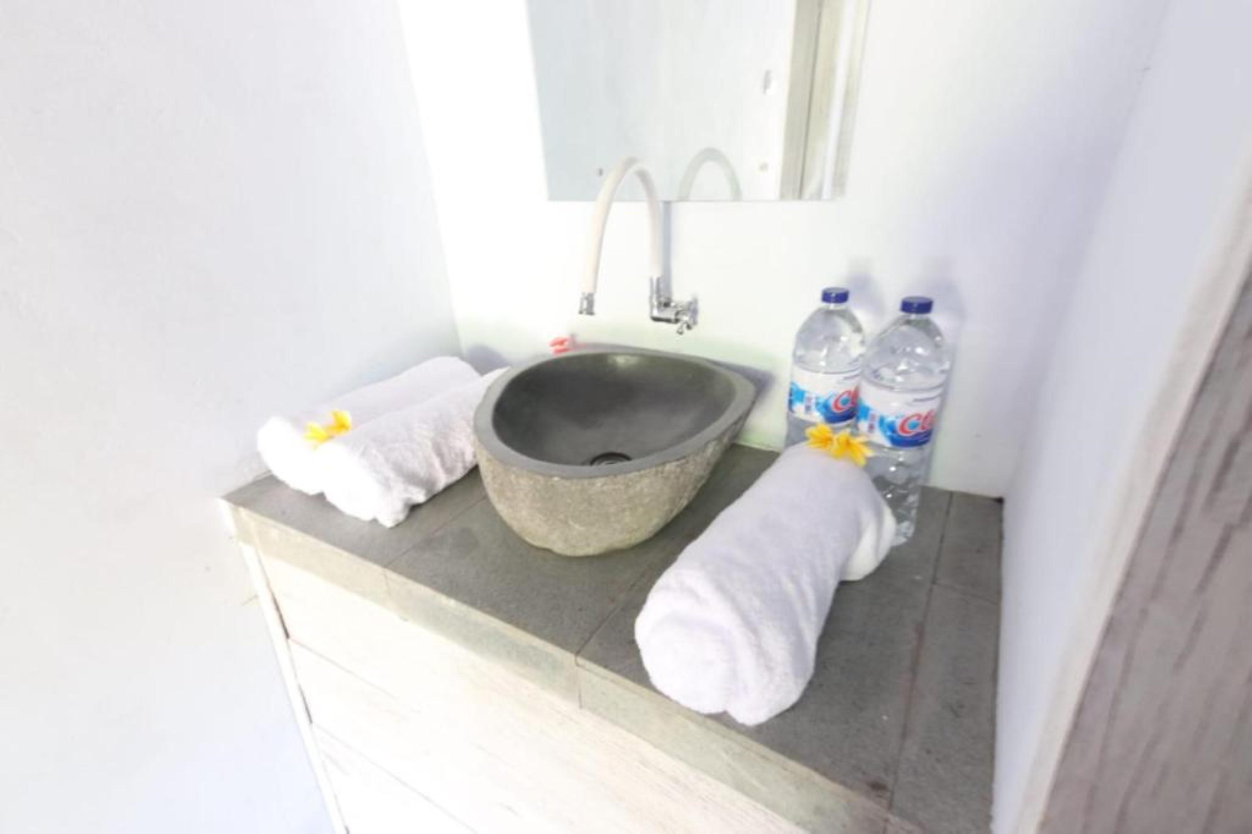 Castaway Island Hostel นูซาเลมโบงัน ภายนอก รูปภาพ