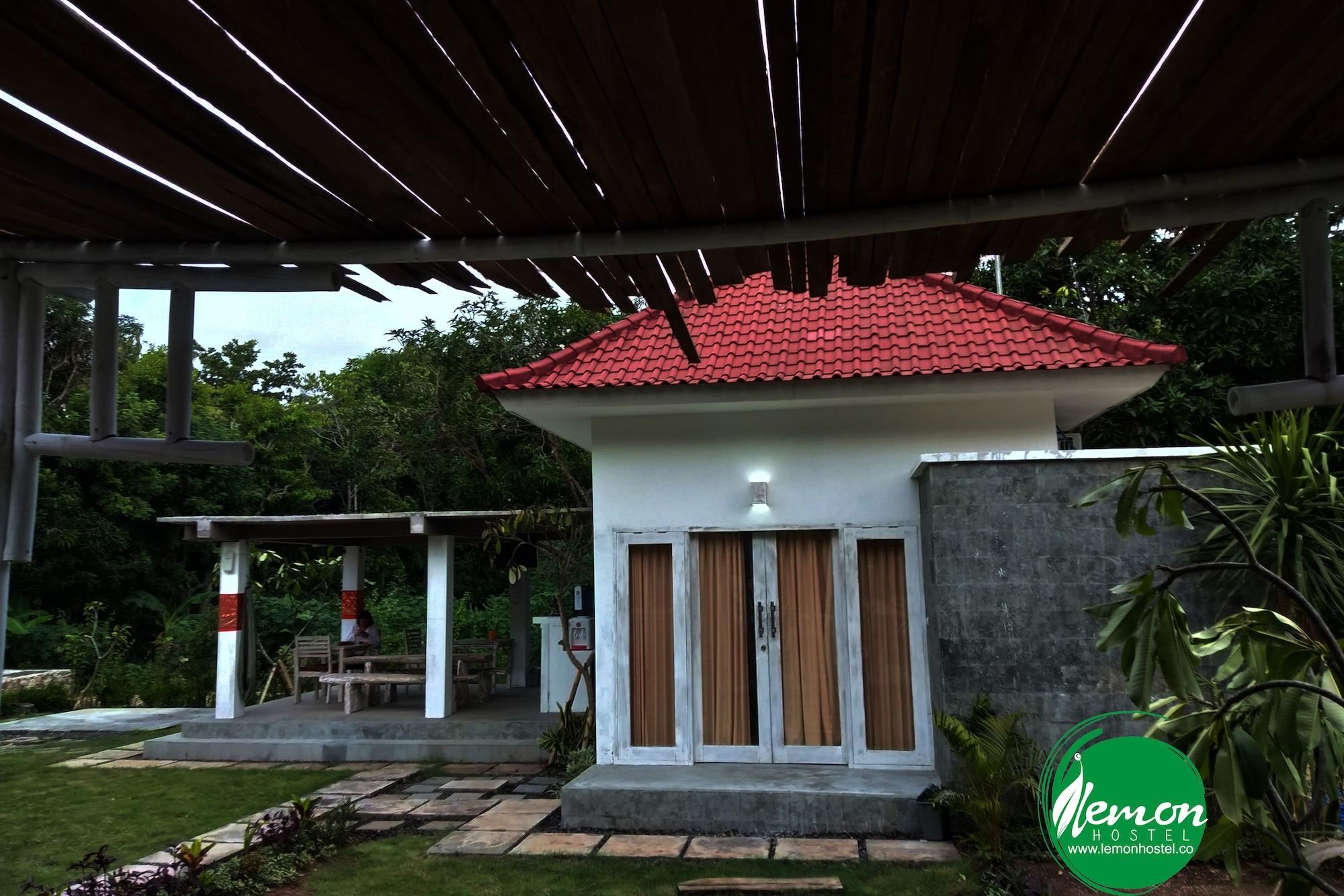 Castaway Island Hostel นูซาเลมโบงัน ภายนอก รูปภาพ