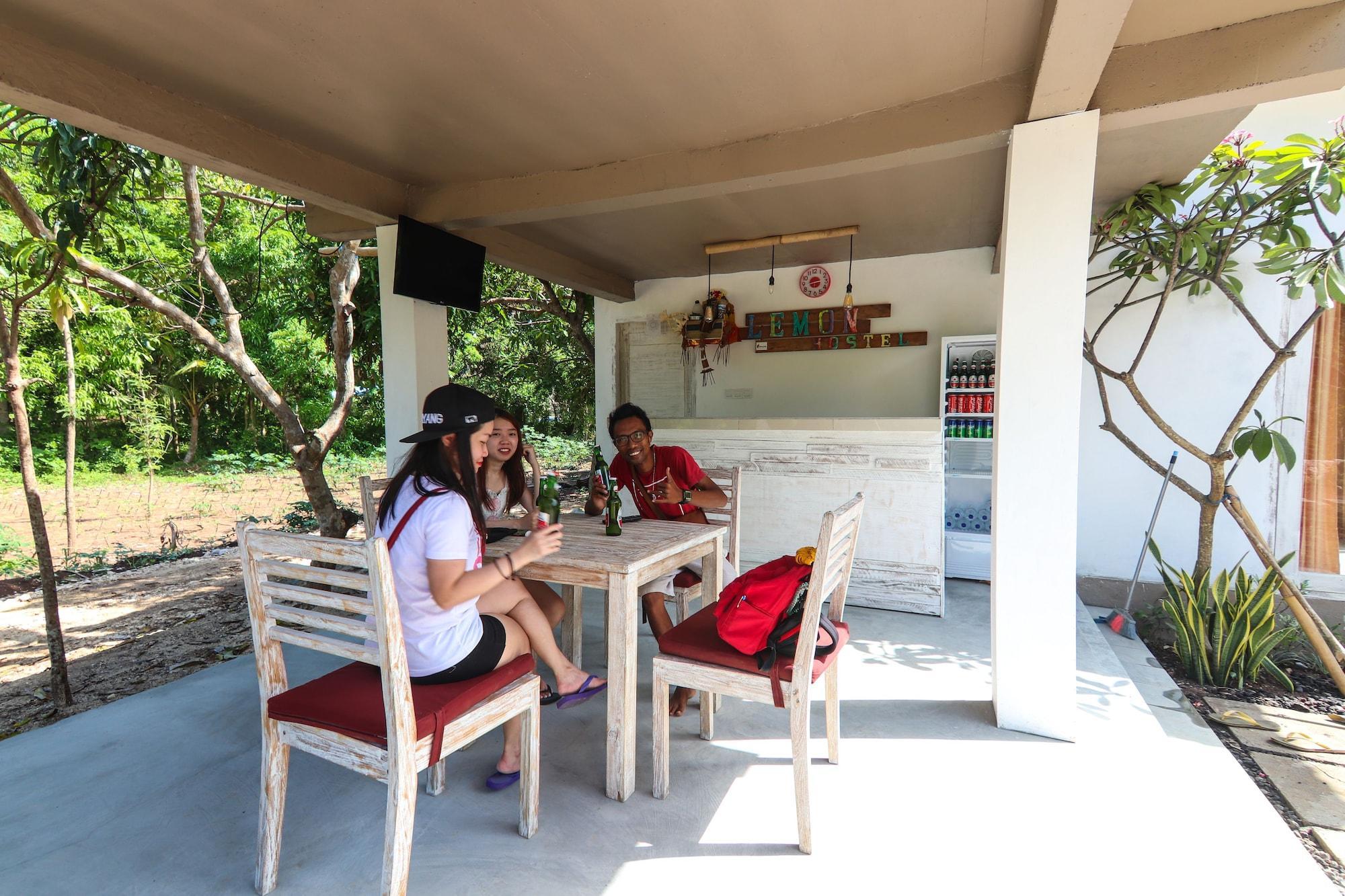 Castaway Island Hostel นูซาเลมโบงัน ภายนอก รูปภาพ
