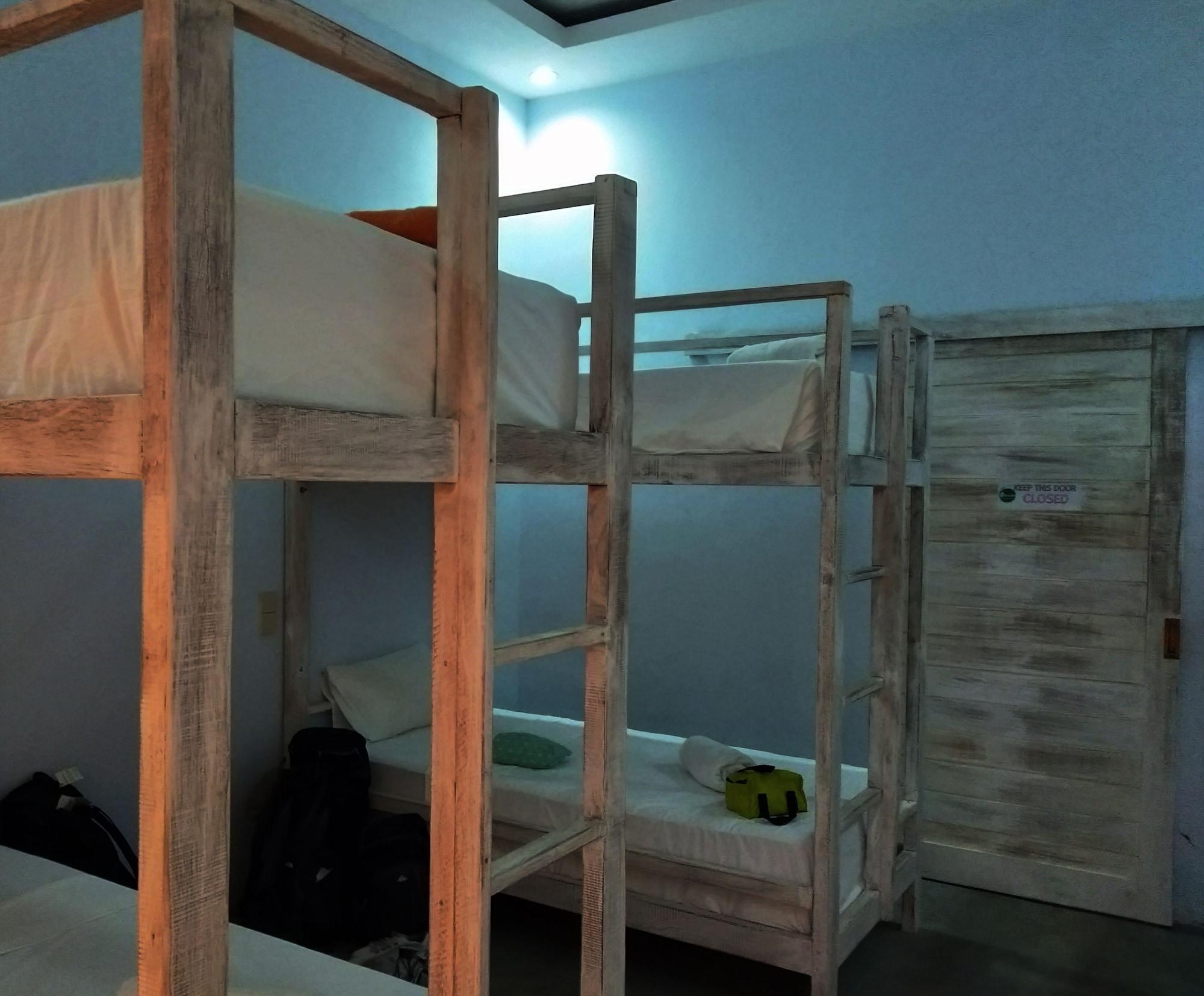 Castaway Island Hostel นูซาเลมโบงัน ภายนอก รูปภาพ