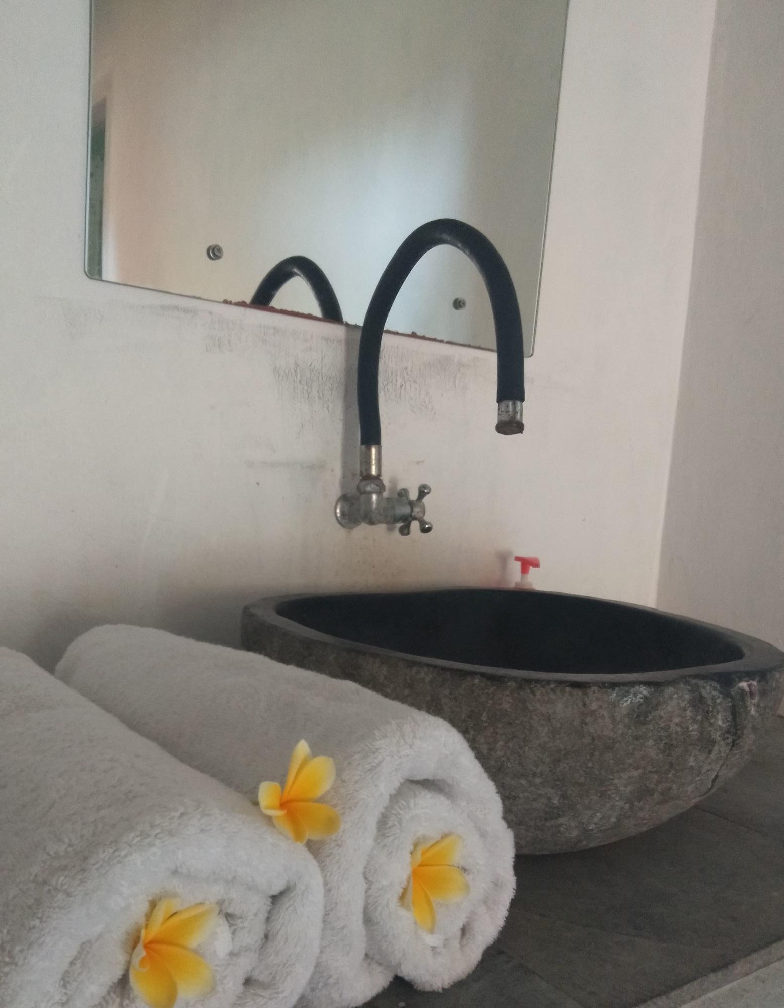 Castaway Island Hostel นูซาเลมโบงัน ภายนอก รูปภาพ