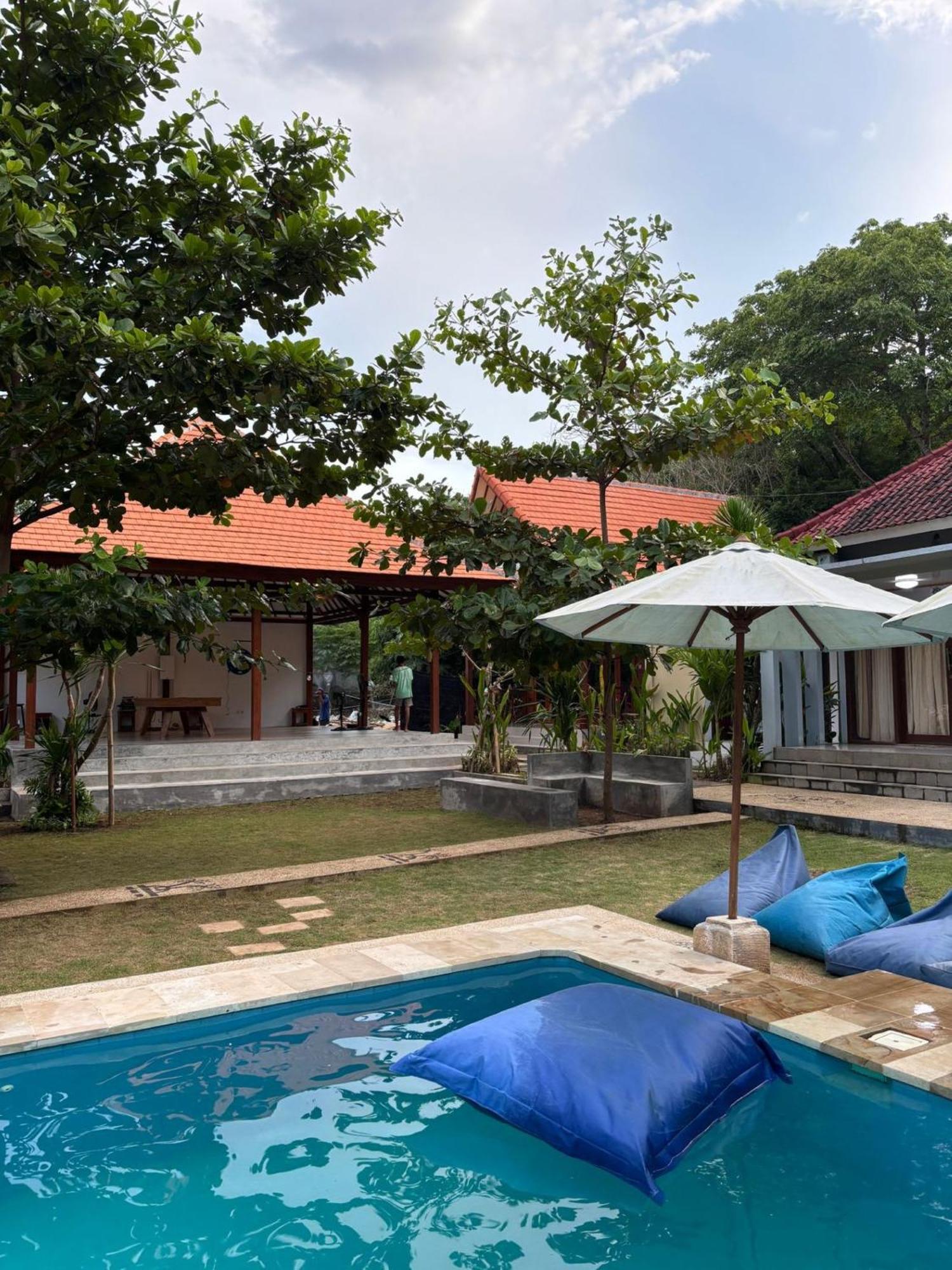 Castaway Island Hostel นูซาเลมโบงัน ภายนอก รูปภาพ
