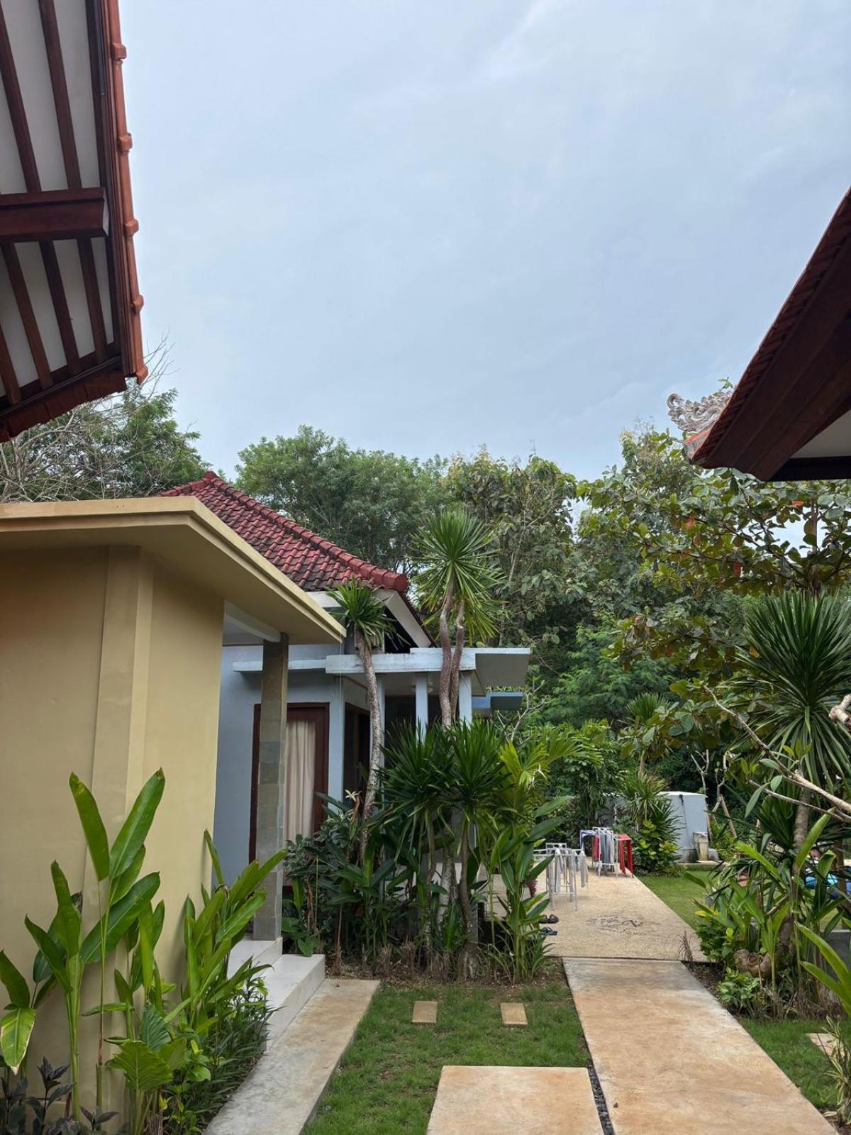 Castaway Island Hostel นูซาเลมโบงัน ภายนอก รูปภาพ