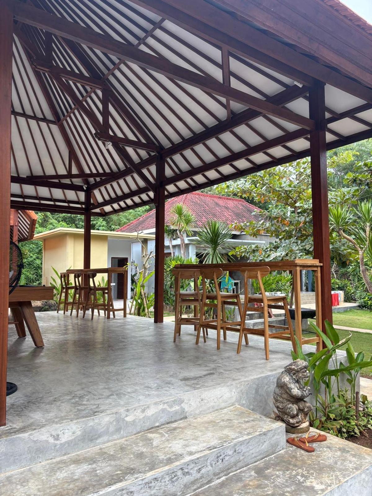 Castaway Island Hostel นูซาเลมโบงัน ภายนอก รูปภาพ