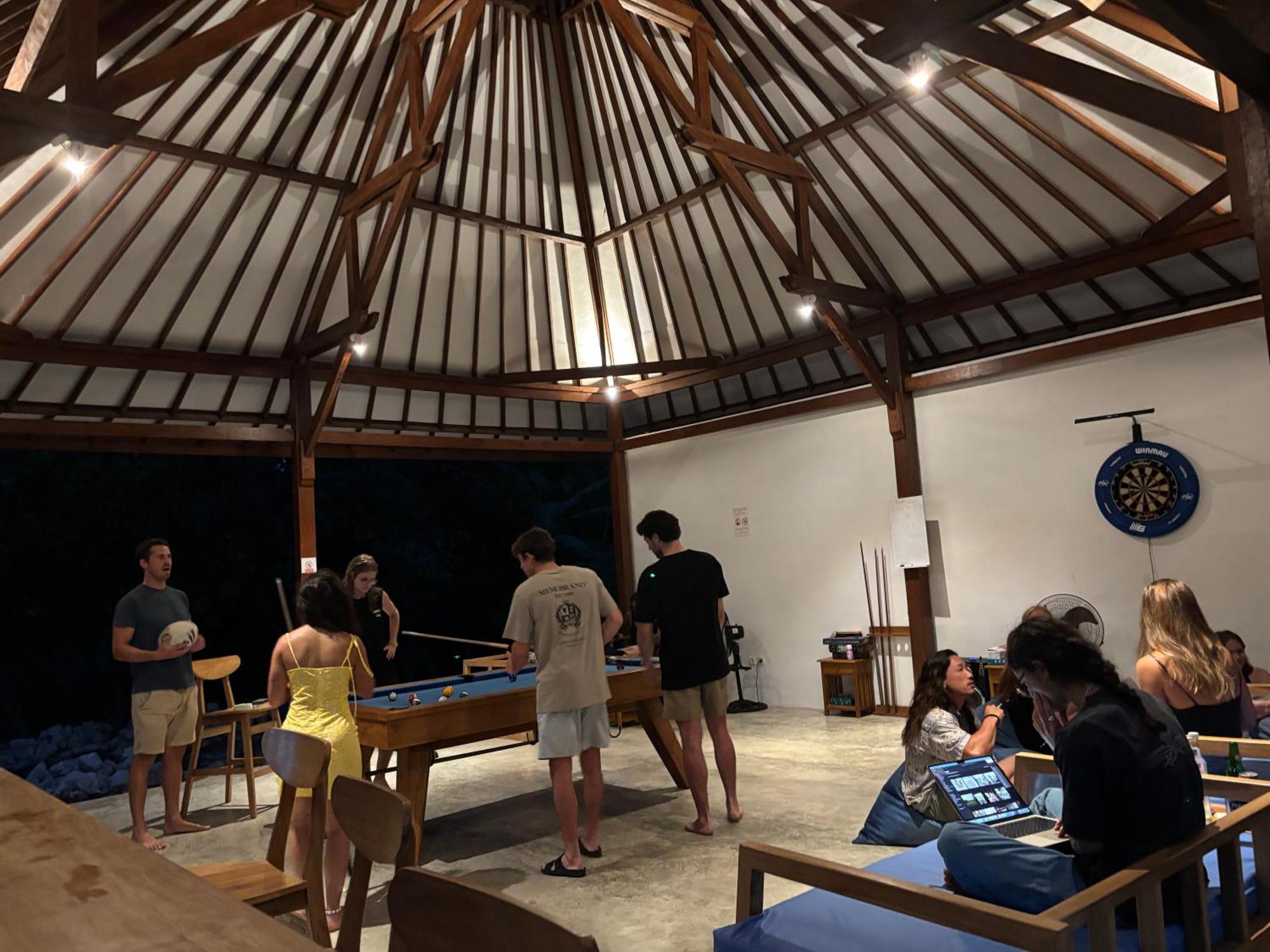 Castaway Island Hostel นูซาเลมโบงัน ภายนอก รูปภาพ