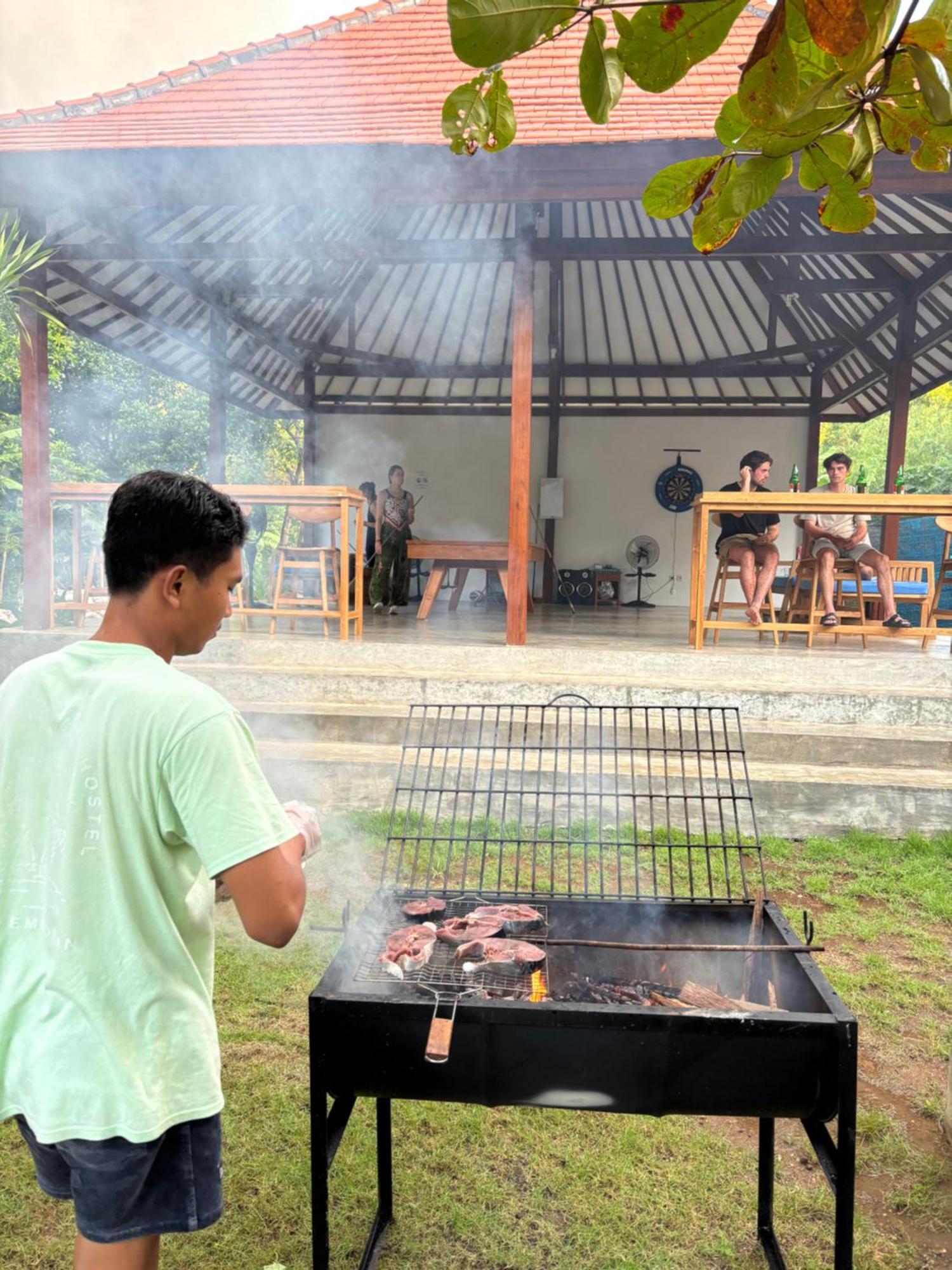 Castaway Island Hostel นูซาเลมโบงัน ภายนอก รูปภาพ