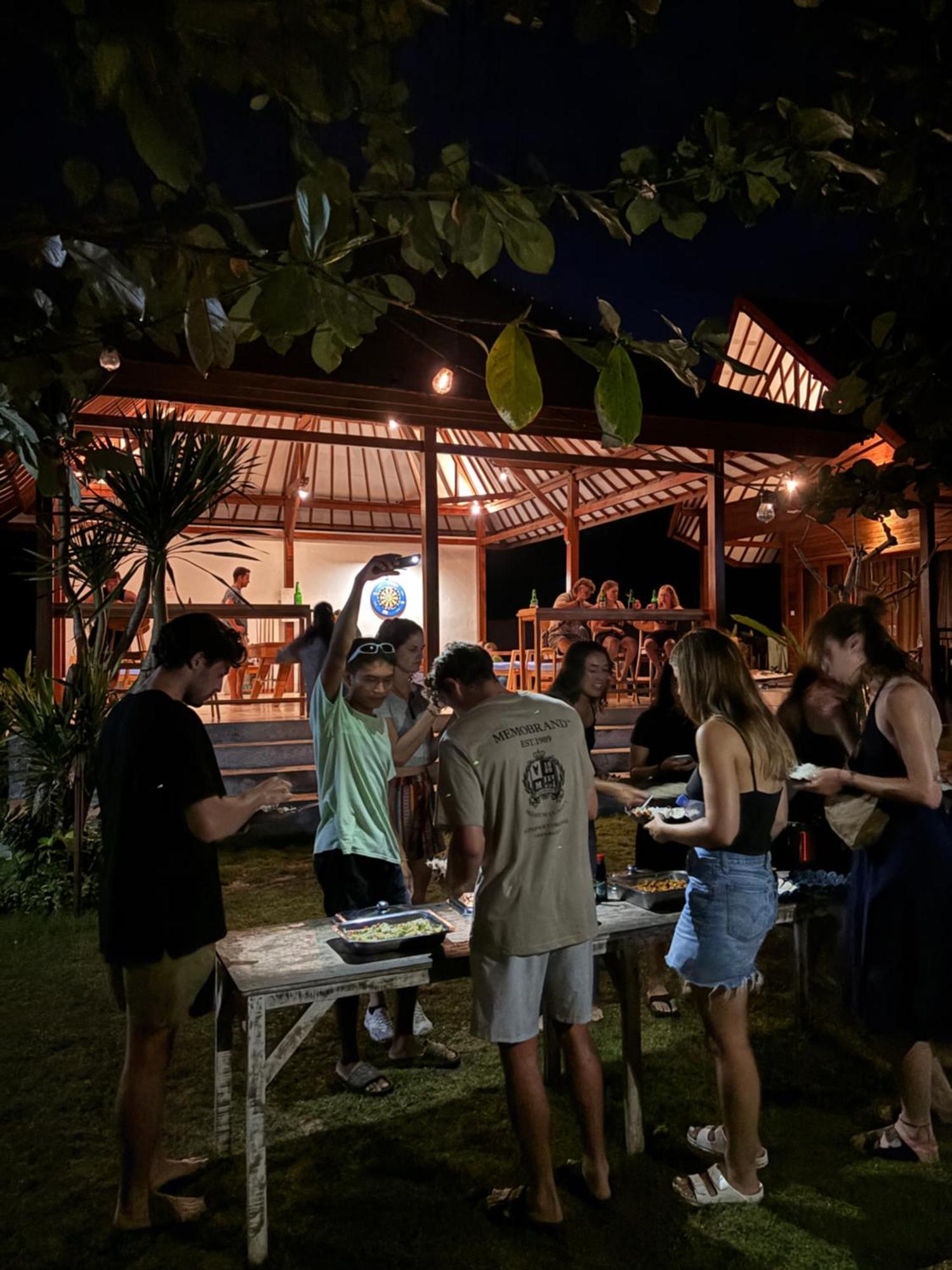 Castaway Island Hostel นูซาเลมโบงัน ภายนอก รูปภาพ